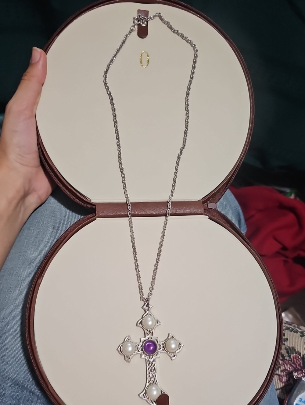 Vtg Sarah Coventry Silvertone purple lucite cabochon faux pearl cross necklace